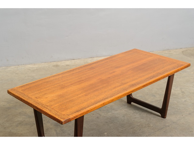 Zemais galds 303085